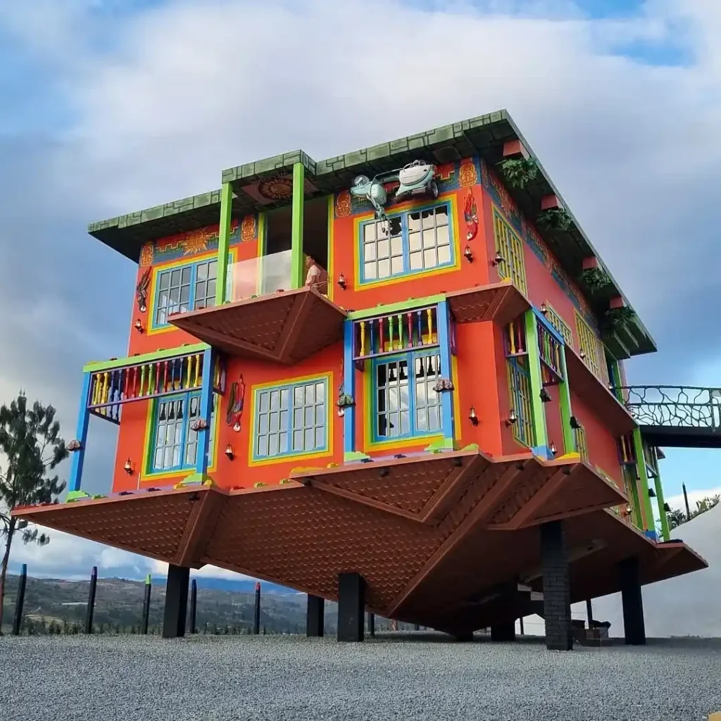 casa al revés Ráquira Boyacá