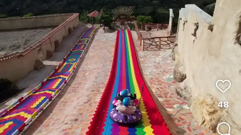 Tobogán de colores de Ráquira